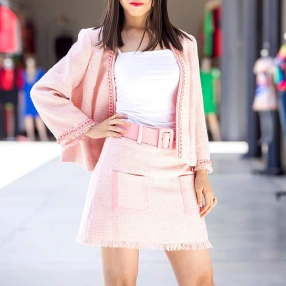 L'atiste Small pink set of tweed jacket and skirt with belt